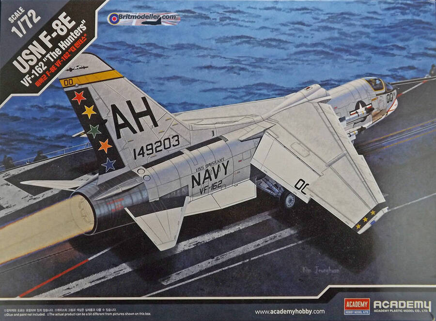 academy_f-8e_huters.jpg