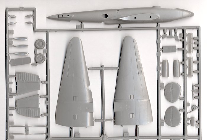 italeri_pe-2_sprue1.jpg