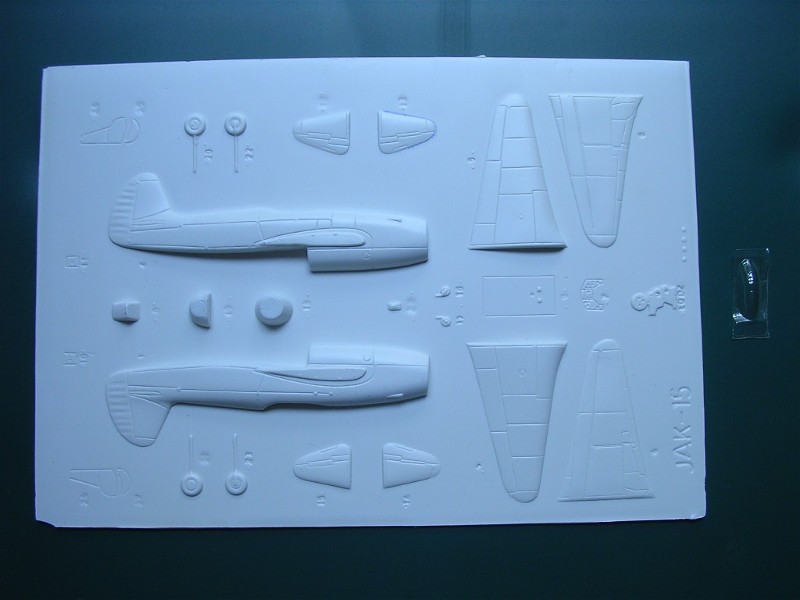 vaku_yak-15-parts01.jpg